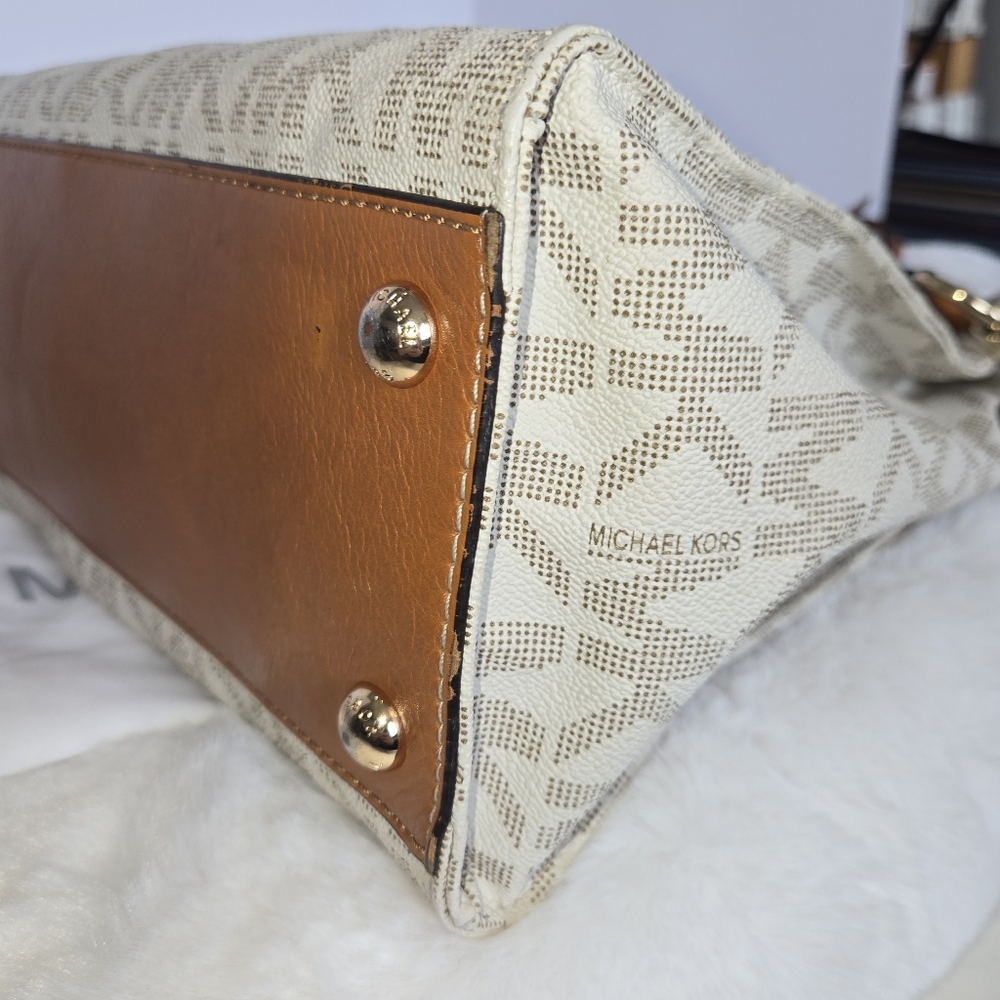 Michael Kors Hamilton Signature Crean And Tan Tote with Dustbag -… - Picture 11 of 14